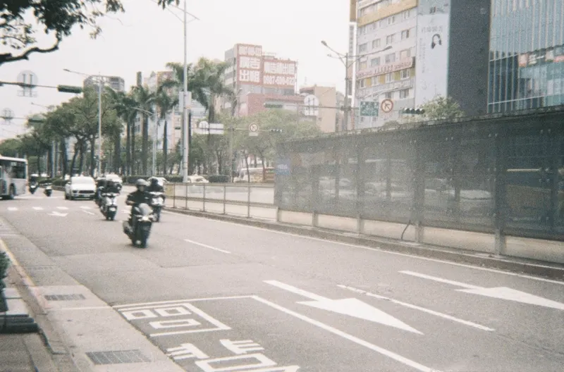 Film GIF worldtour-roll-three-1