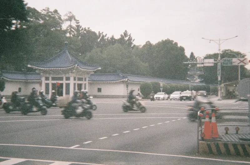 Film GIF worldtour-roll-three-R1-02802-0015-v2