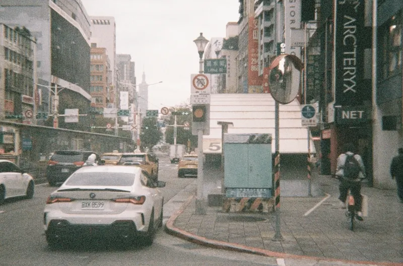 Film GIF worldtour-roll-three-R1-02802-0017-v2