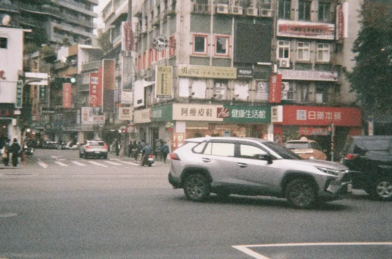 Film GIF worldtour-roll-three-R1-02802-0018-v2