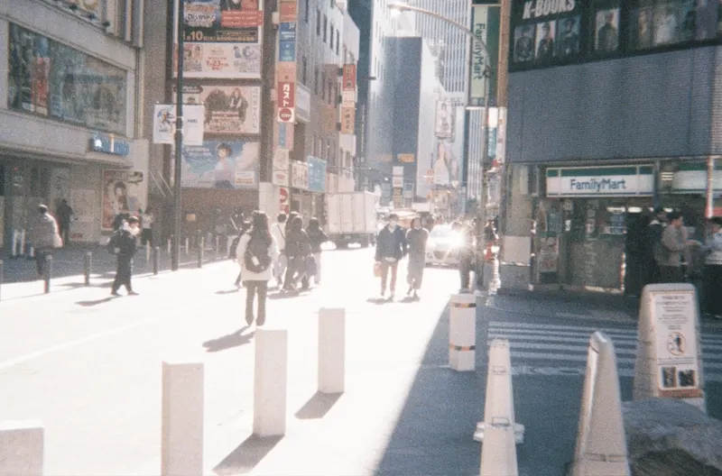 Film GIF worldtour-roll-three-R1-02802-0022-v2