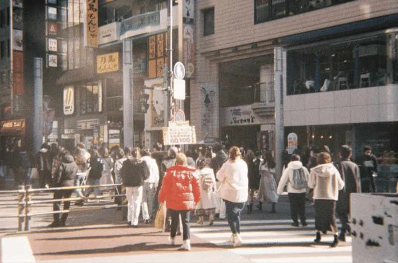 Film GIF worldtour-roll-three-R1-02802-0023-v2