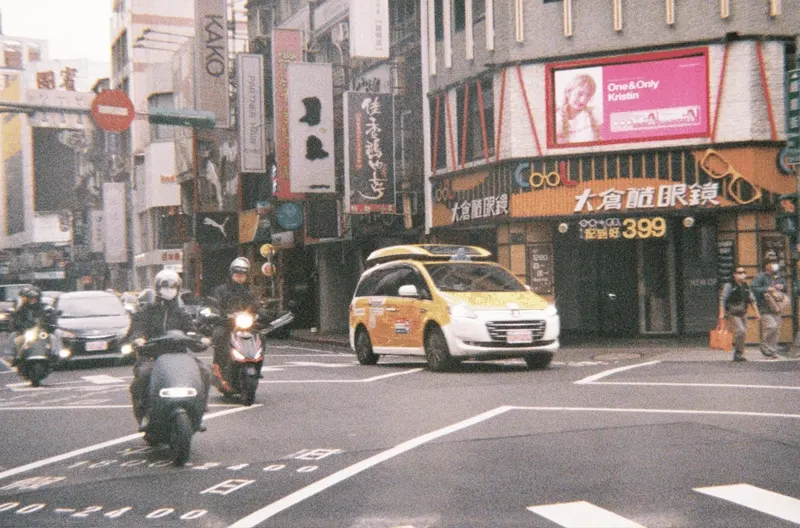 Film GIF worldtour-roll-three-R1-02802-004A-v2