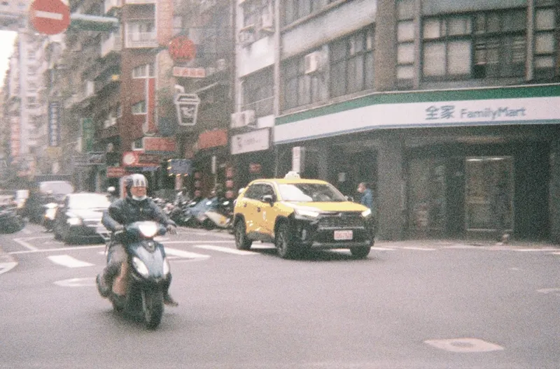 Film GIF worldtour-roll-three-R1-02802-005A-v2