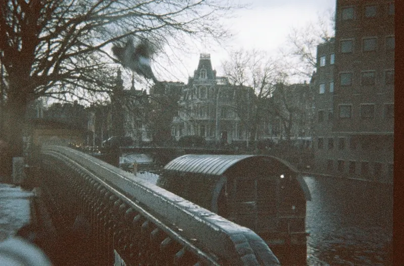 Film GIF worldtour-roll-two-R1-02808-0002-v2