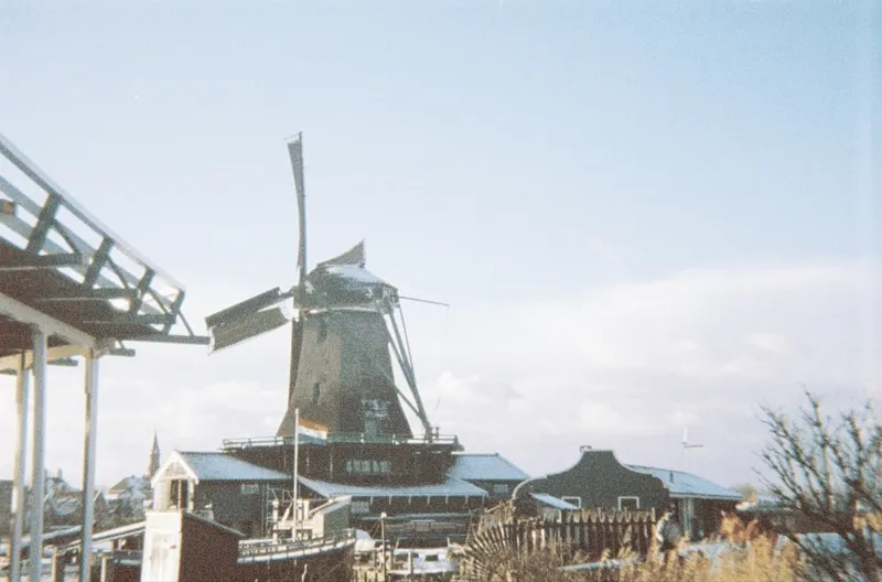 Film GIF worldtour-roll-two-R1-02808-0005-v2