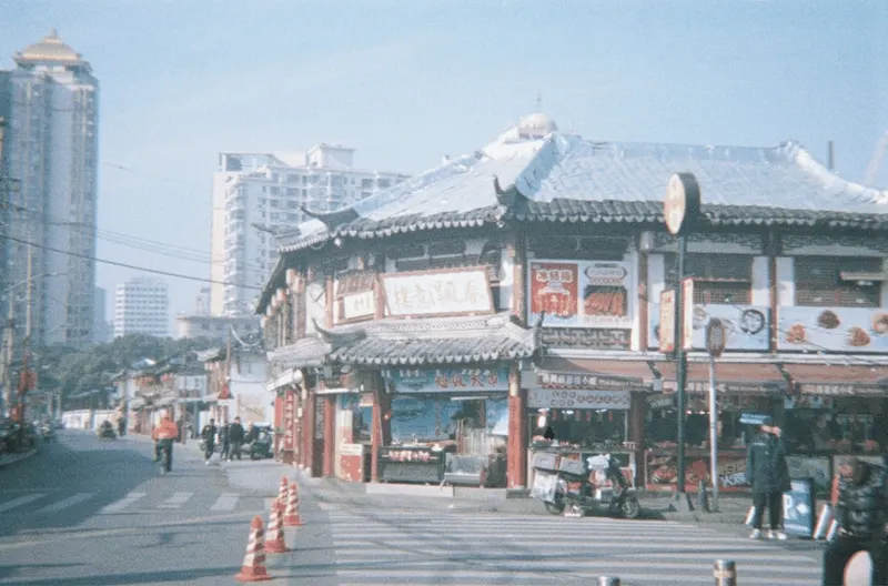 Film GIF worldtour-roll-two-R1-02808-0027-v2