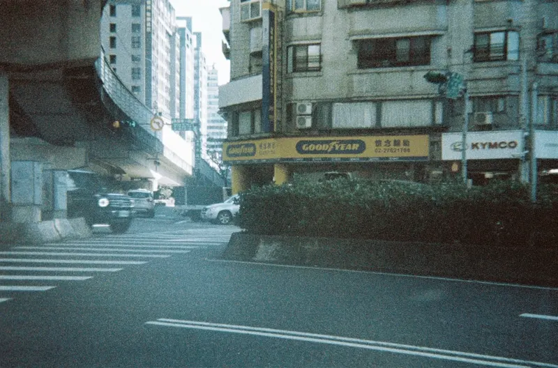 Film GIF worldtour-roll-two-R1-02808-0035-v2