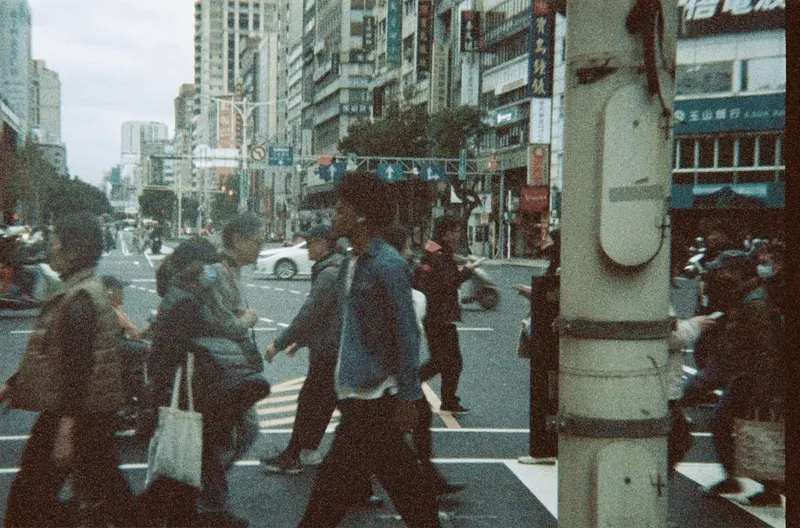 Film GIF worldtour-roll-two-R1-02808-0036-v2